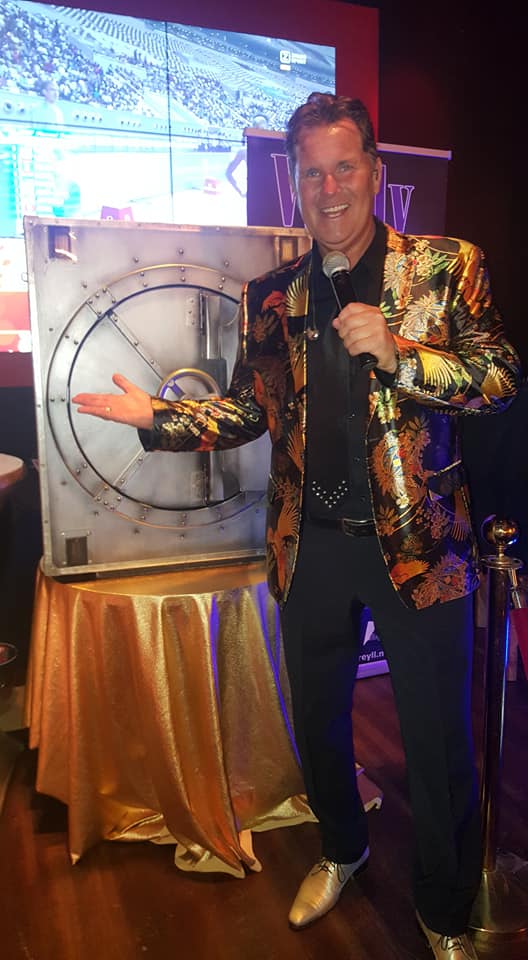 Johnny Valentino a.k.a. Wally Preyll allround entertainer, www.johnnyvalentino.eu