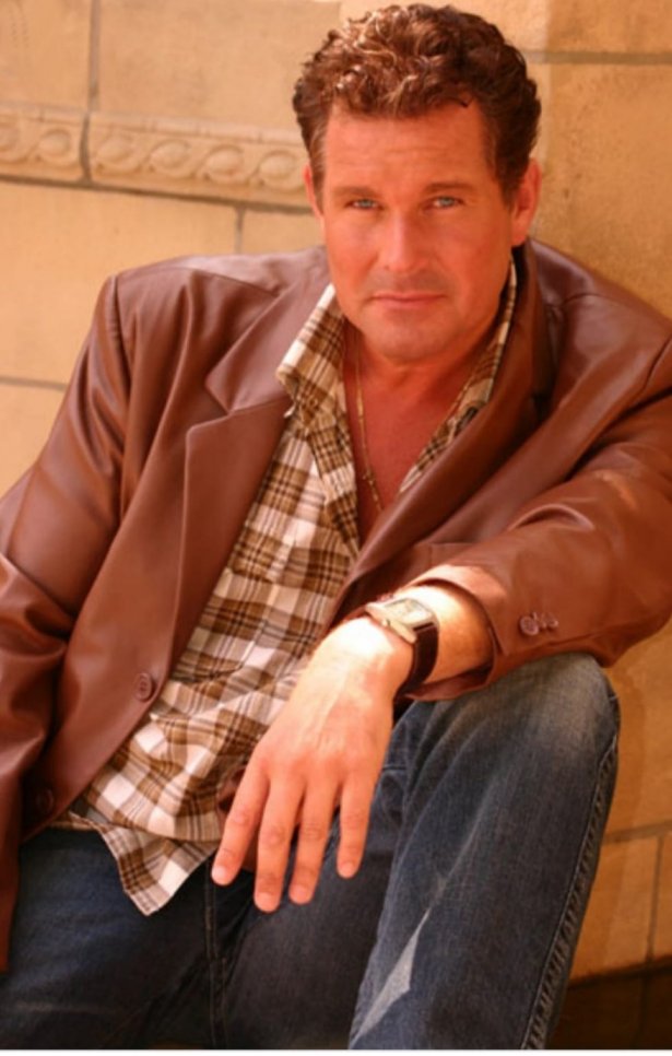 Johnny Valentino a.k.a. Wally Preyll allround entertainer, www.johnnyvalentino.eu